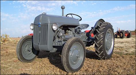 Don's Tractor Repair - Restorations - 9N Ford Tractor