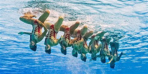 21 Stunning Photos From the Olympic Synchronized Swimming Finals