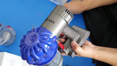 Dyson v6 - Battery Replacement - YouTube