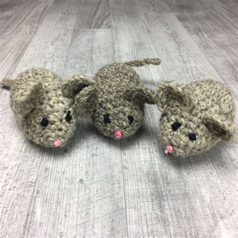 Crochet mouse with organic catnip – catboutiquenet