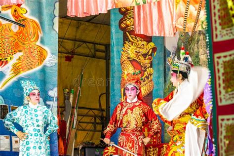 Teochew Opera. Artiste Putting on Makeup. Traditional Heritage Arts Editorial Photo - Image of ...