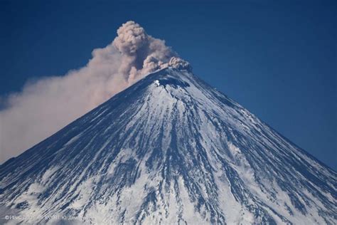 Klyuchevskoy - 01.06.2017 - photo via Olga Girina | Volcano, Mountains, Earth