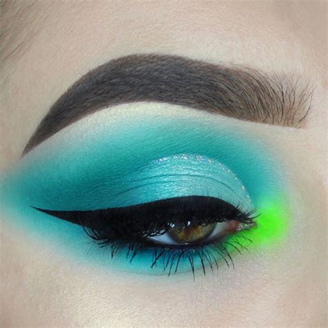 Monochromatic look 2 : Turquoise 💧🌎🧩🌃 (with a hint of neon💚) First look using the new Bperfect ...