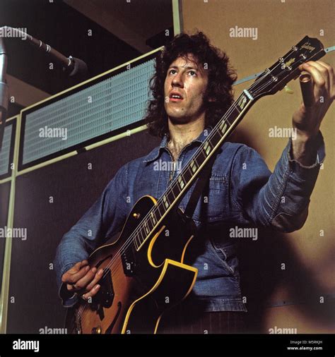 FLEETWOOD MAC member Peter Green in a recording studio in 1968 Stock Photo - Alamy