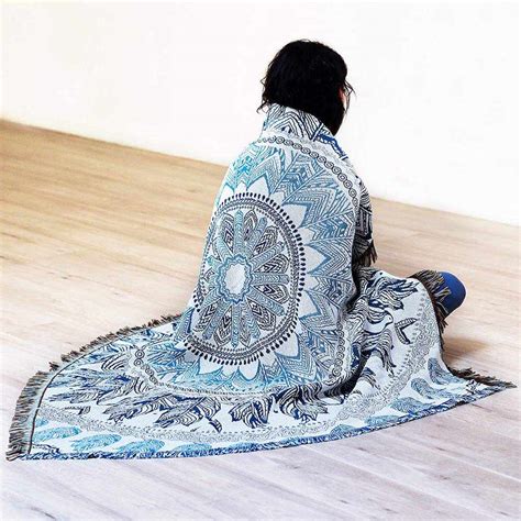 Top 10 Best Yoga Blankets for You to Choose - Hosh Yoga