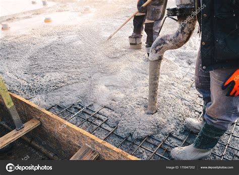 Concrete pouring during commercial concreting floors of building — Stock Photo © bubutu #170947202