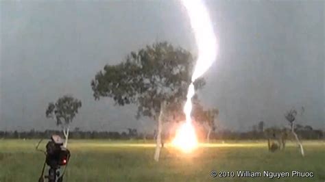 Dangerously Close Lightning Strike Captured on Photo and Video