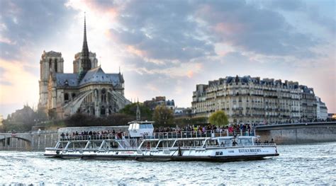 Seine River Sightseeing Cruise in Paris by Bateaux-Mouches