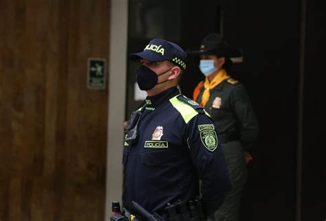 Nuevo uniforme de policías en Colombia; cambios de color en patrullas