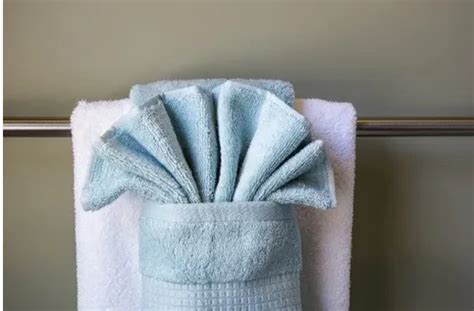 3 Easy Towel-Folding Tricks To Impress Your Guests - Clean Tu Casa LLC