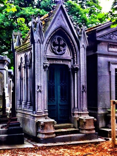 Pere Lachaise Cemetery, Paris | Old cemeteries, Cemetery angels, Cemetary