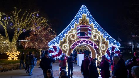 The best Christmas light displays near Des Moines in 2023