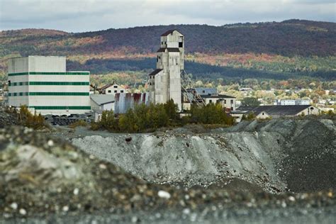 250 emplois sauvés à Thetford Mines | Luce Dallaire | Les régions