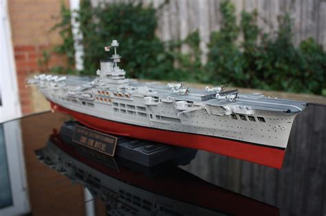 . The Hinckley Shipyard: HMS Ark Royal (1/350)