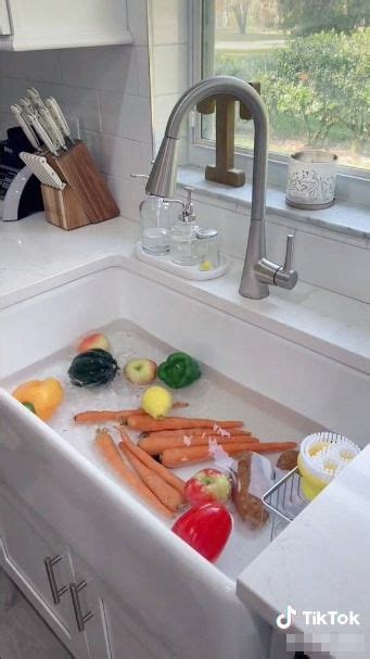 You’ve been cleaning your raw veggies wrong - this is why they should be soaked in vinegar ...