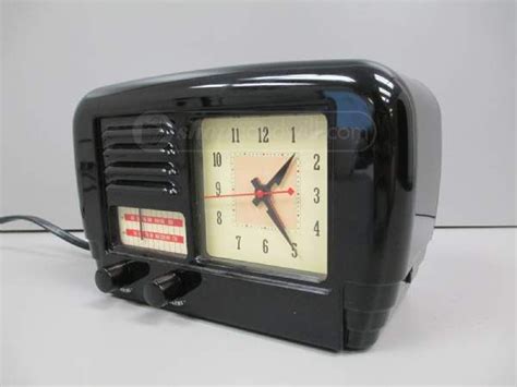 Retro Style AM/FM Alarm Clock Radio | Vintage Electronics | Pinterest