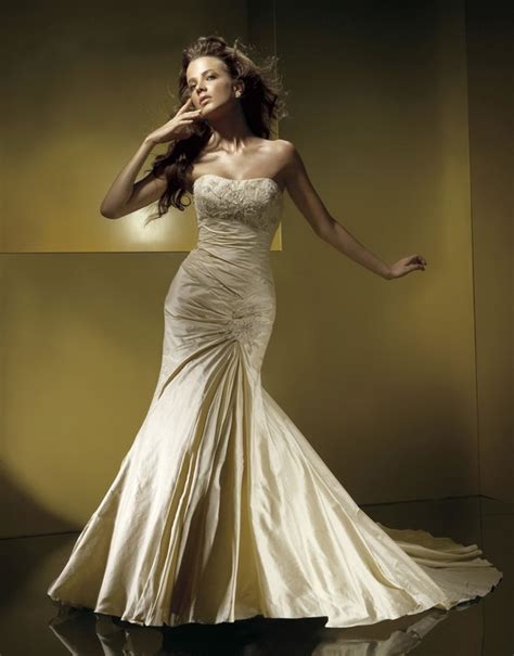 fashion world: Off White Wedding Dresses