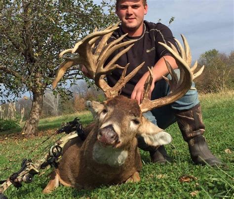 Jake Dierking's Giant Missouri Archery Buck | Missouri 2016 | Whitetail deer hunting, Deer ...