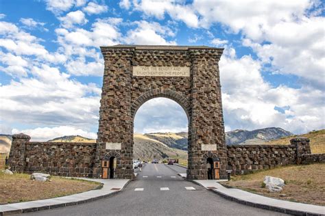 The Ultimate Yellowstone National Park Travel Guide – Earth Trekkers