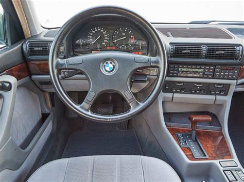 BMW 735i E32 220 ch - Voitures Youngtimers