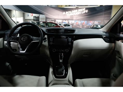 2018 Nissan Rogue: 57 Interior Photos | U.S. News