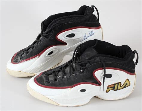 Grant Hill Game-Worn Shoes Pistons – COA JSA & 100% Authentic Team ...