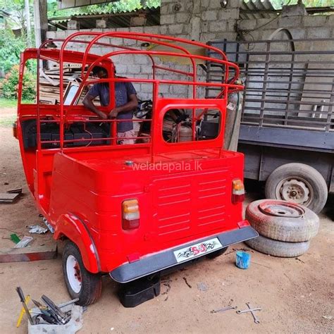 Three wheel paint shop Delgoda | Weladapala