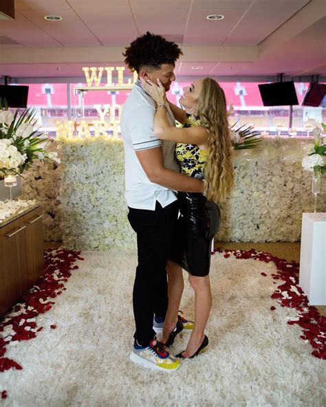 Patrick Mahomes and Fiancée Brittany Matthews Expecting Their First Child: 'Small Detour to the ...