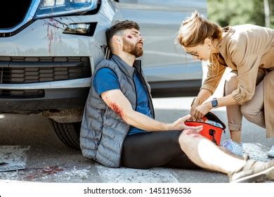 6,075 Road accident first aid Images, Stock Photos & Vectors | Shutterstock