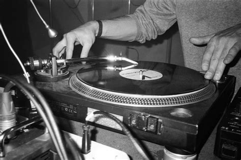 5 Best Turntables Under $1000 in 2023 - Audio Inspects