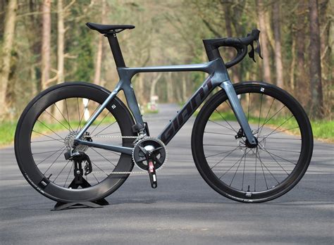 Neues Giant Propel 2023 im Test: Schlank macht schnell | Rennrad-News.de