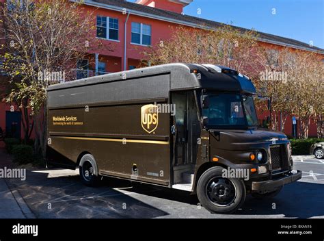 Ups delivery van hi-res stock photography and images - Alamy