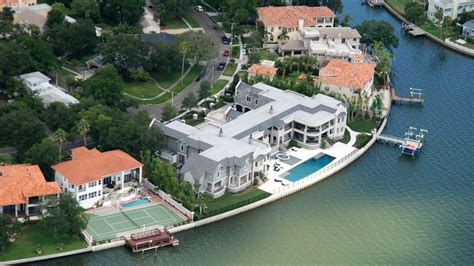 Tom Brady has arrived in Tampa Bay, moving into Derek Jeter’s mansion