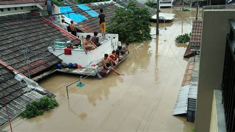 Indonesia – Thousands Displaced After Massive Floods Hit Jakarta – FloodList