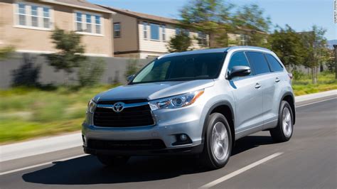 Mid-size SUV - Toyota Highlander - Kelley Blue Book names "Best Buy" cars - CNNMoney