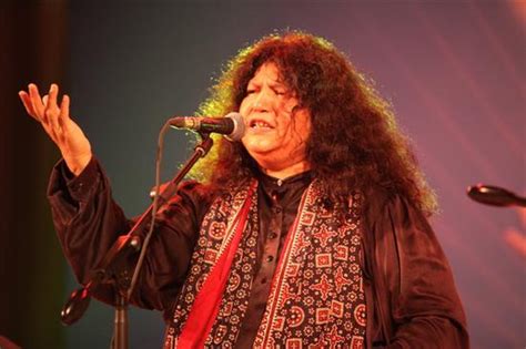 Abida Parveen biography, complete biography of Singers Abida Parveen