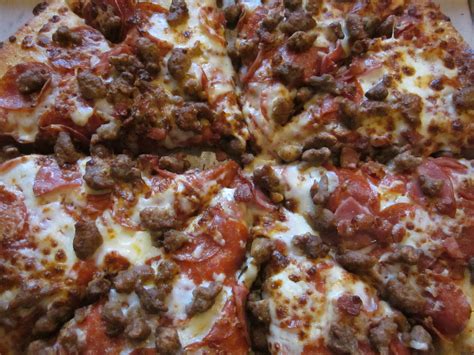 File:Pizza Hut Meat Lover's pizza 2.JPG - Wikimedia Commons