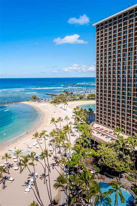 The 19 Most Romantic Hotels in Hawaii | Oyster.com | Hawaii hotels, Romantic hotel, Romantic beach