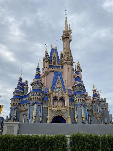 Magic Kingdom Castle - pic from 04/19/21 : r/disney