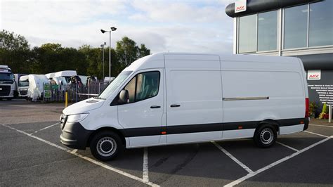 Under 3.5 Tonne Mercedes-Benz Sprinter 314 CDI Van Truck For Sale SE19SSX | MV Commercial