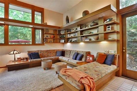 Usonian home in Ohio wants $490K | Built in furniture, Usonian, House interior