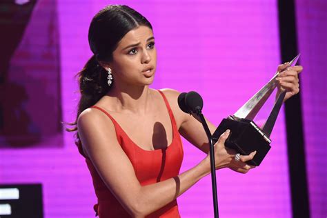 Selena Gomez Breaks Hiatus With Emotional AMAs Speech