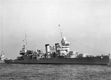 American_heavy_cruiser_USS_Astoria_before_her_upgrade_in_1941 ...