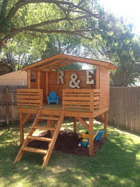 Dad Chronicles His DIY Backyard Fort Project