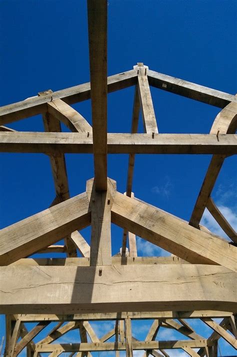 Oak frame raising day | Timber framing, Timber frame construction detail, Timber frame