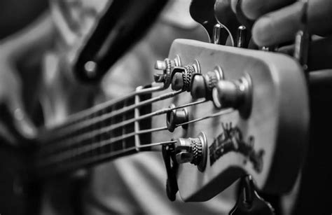 YourBeginnerGuitarLessons.net - A Beginners Guide to Play the Guitar