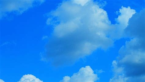 What Is the Difference Between Cumulus Clouds & Cirrus Clouds? | Sciencing