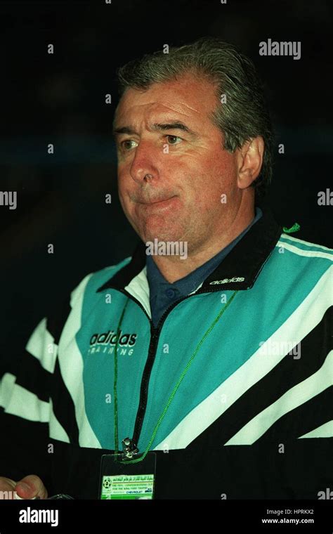 TERRY VENABLES AUSTRALIAN COACH 02 January 1998 Stock Photo - Alamy