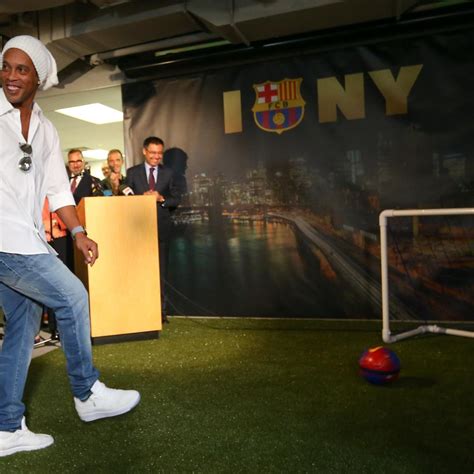 Ronaldinho Compares Lionel Messi and Neymar, Talks Barcelona, Future ...