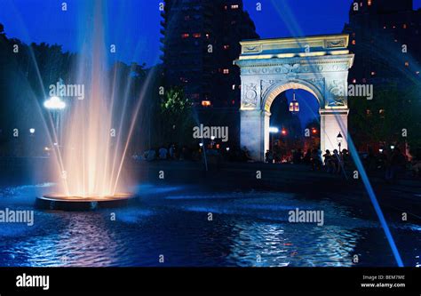 Washington square park arch hi-res stock photography and images - Alamy